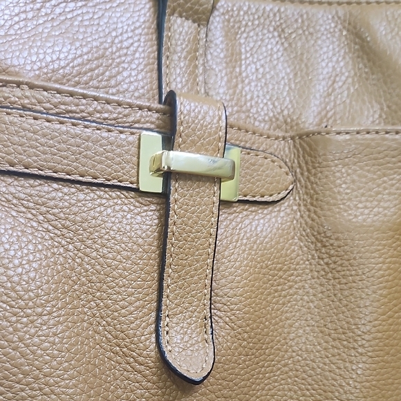 Gianibernini Sophisticated Brown Shoulder Bag with Structured Design - Picture 10 of 16